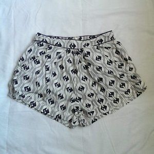 Valija Black and green printed short